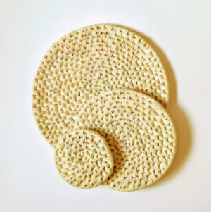 Staggered round heat resistant placemats - 25