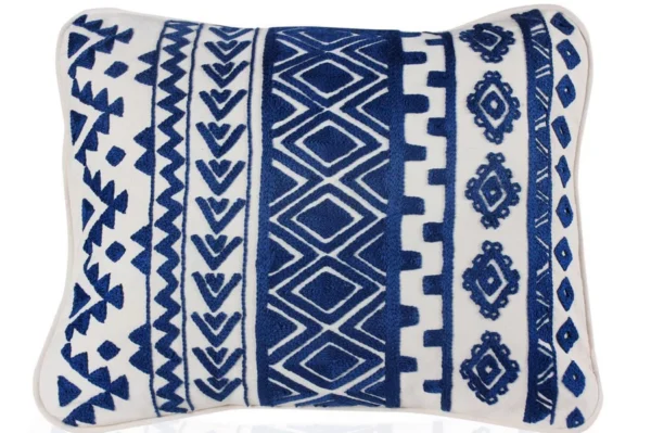 Find Your Perfect Angle: Geometrical Pattern Cushion for Any Space