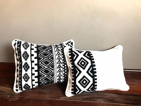 Find Your Perfect Angle: Geometrical Pattern Cushion for Any Space