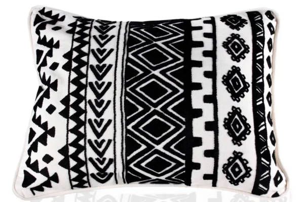 Find Your Perfect Angle: Geometrical Pattern Cushion for Any Space