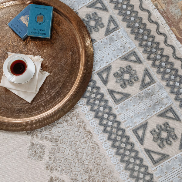Lattice Hand-knotted Carpet