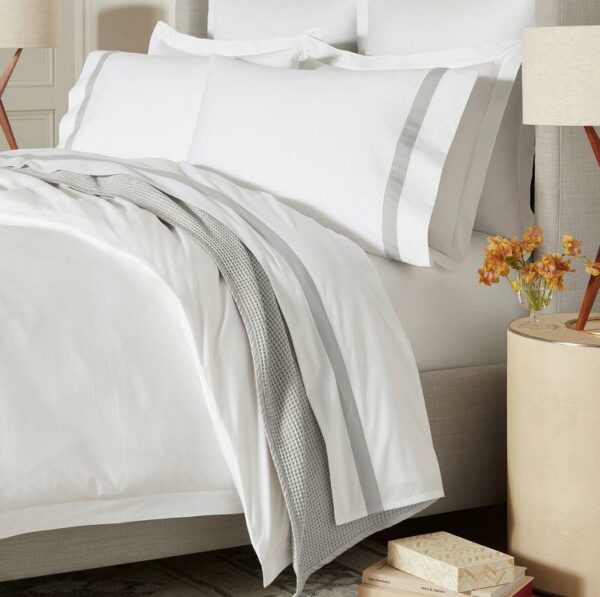 Other model flat sheet set with prints pillows