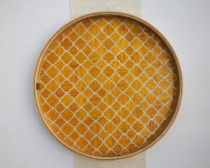 Modern arabesque in gold & white