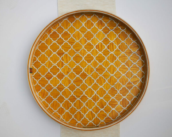 Modern arabesque in gold & white