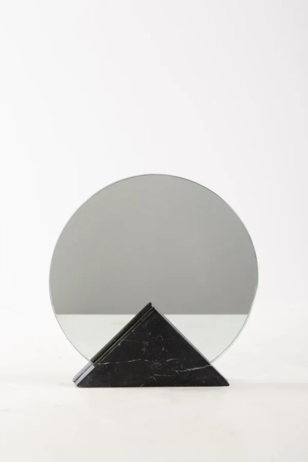 A circular mirror - MIR003