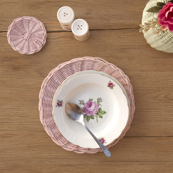 Round wicker placemat-pale pink