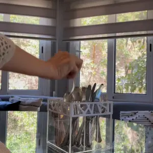 Irregular 6-compartment stand