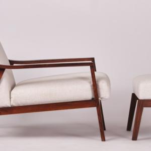 The linear chair with footrest