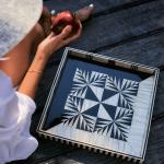 The pearl and black tray