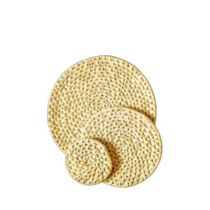 Staggered round heat resistant placemats