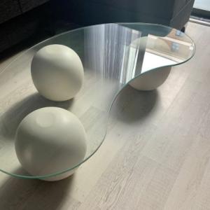 Glass curve table