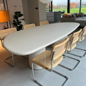 Uovo Dining Table